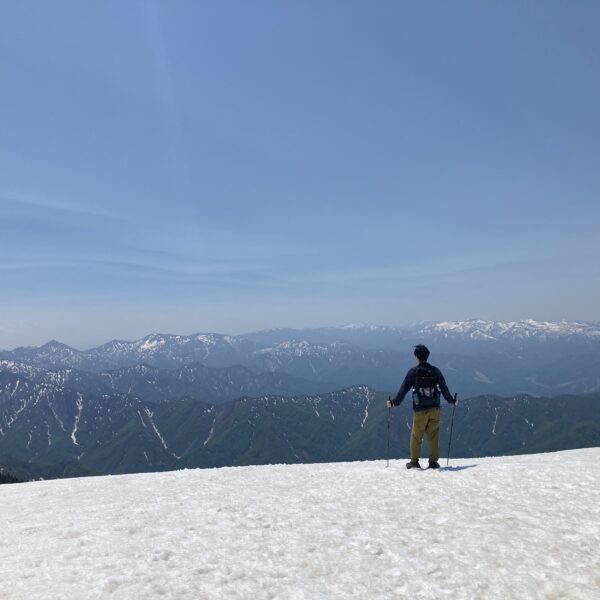 【百名山】残雪期　巻機山へ