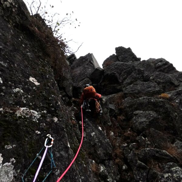 稲子岳南壁左カンテ！